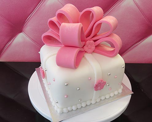Commandez un gâteau d'anniversaire en forme de chiffre pour l'anniversaire  de votre enfant.